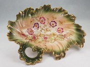 Antyczna patera ceramiczna z różami i złoceniem, ok. 1900 r.