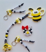 Zestaw zawieszka do smoczka+gryzak+przypinka+2x brelok 