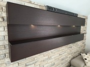 Duża, solidna, wisząca półka/witryna do salonu.