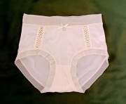 Figi damskie kremowe cieliste Majtki Damskie zdobione Figi ozdobne seksowne