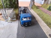 MAN z naczepą – kotłem do transportu asfaltu lanego – Skala H0 (1:87) 