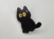 Przypinka, kot boi pupa