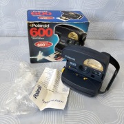 Stary aparat fotograficzny Polaroid 600