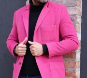Unikatowa różowa marynarka męska, egzemplarz z targów mody
