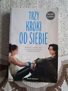 Trzy kroki od siebie