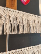 Makramowa zazdrostka do okna w stylu Boho