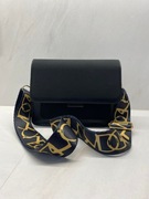 Czarna torebka mała z szerokim paskiem