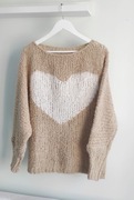 Włoski sweter bukla z sercem beż r U