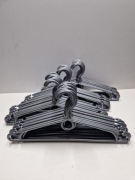 Wieszaki plastikowe do szafy,  komplet 40 szt.