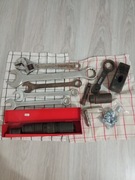 Zestaw narzędzi, klucze, nasadki