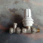 Zestaw termostatyczny do grzejników 