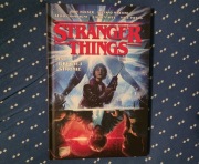 Stranger Things - Po drugiej stronie STAN IDEALNY