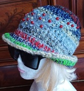 Szydelkowy kapelusik wiosenno-jesienny dla pań 