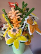 Ręcznie wykonany bukiet w ceramicznej doniczce. Prezent 