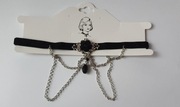 Romantyczna ozdoba naszyjnik choker na szyję z czarną różą i łańcuszkiem