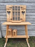 Drewniana konsola z okiennicą – styl rustykalny 