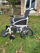 Elektryczny wózek inwalidzki (AT52304)