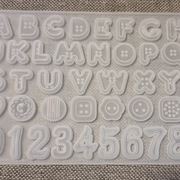 mata silikonowa foremka alfabet guziczki guziki li