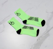 Jasnozielone skarpetki rowerowe, fluorescencyjne,oddychające, styl, komfort