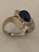 Pierscionek - Sygnet Biale Zloto 14 K (585) Kamien Blue Star Sapphire. 