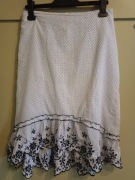Spódnica, bawełniany materiał, podszewka, w kropeczki, haft