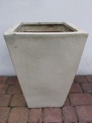 Kremowa donica mrozoodporna wysokość 50 cm