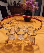 PRL-lata 60-te- sześć profilowanych kieliszków w koszyczku w oplocie .