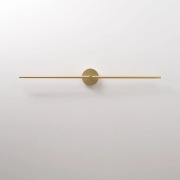 Minimalistyczna liniowa lampa ścienna z metalowym prętem
