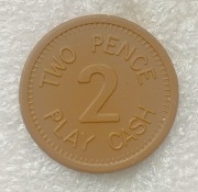 Żeton: "TWO PENCE" (PLAY CASH)