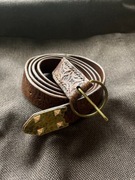 Długi pas skórzany, leśna scena, ręcznie kuta mosiężna klamra, nabijki