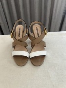 Skórzane sandały na słupku Primamoda - elegancja i komfort