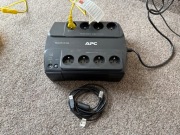 APC Back-UPS ES 700 BE700G-FR zasilacz awaryjny UPS sprawny z kablem USB