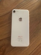 IPhone 8 wraz z 3 casemi w cenie. Stan BDB