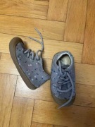 Używane buty dziewczęce NATURINO r. 22 – zamszowe, szare w kwiatuszki