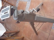 Zabytkowy, drewniany statyw fotograficzny z głowicą 3D