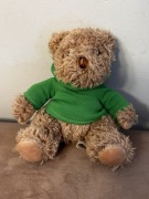 MIŚ PLUSZOWY MASKOTKA W BLUZIE Z KAPTUREM zielony