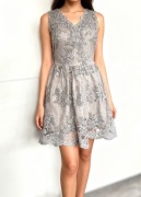 Sukienka z haftem r 40