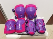 Oxelo zestaw ochraniaczy dziecięcych na rolki, hulajnogę, deskorolkę Play.