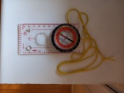 Trizand K7953 Kompas mapowy turystyczny busola podziałka linijka - sznurek