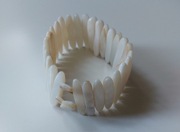 Bransoletka z masy perłowej.  Uszkodzona.