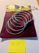 Zestaw 5 bransoletek posrebrzanych w gustownym woreczku. B_15