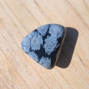 Mały obsydian śnieżny bębnowany amulet 11  g