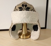 Czapka uszatka, ciepła /unisex/, beżowa.