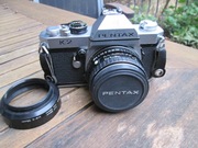 PENTAX  K2 z PENTAXEM  50 / 2 i OSŁONĄ 