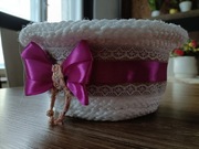 Koszyk  sznurkowy biało- różowy w róże jak kapelusz