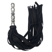 Ciężki flogger wykonany z naturalnej skóry. Anatomiczna rękojeść. Poręczny.