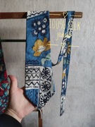 Niebieski krawat jedwabny 