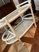 Barek biały na kółkach ratanowy.