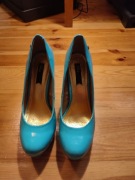 Lakierowane szpilki na platformie 