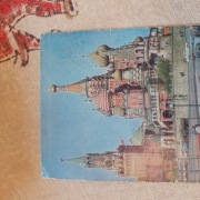 stara karka pocztowa z prl, moskwa, samochody prl wołga i Moskwicz ZSRR